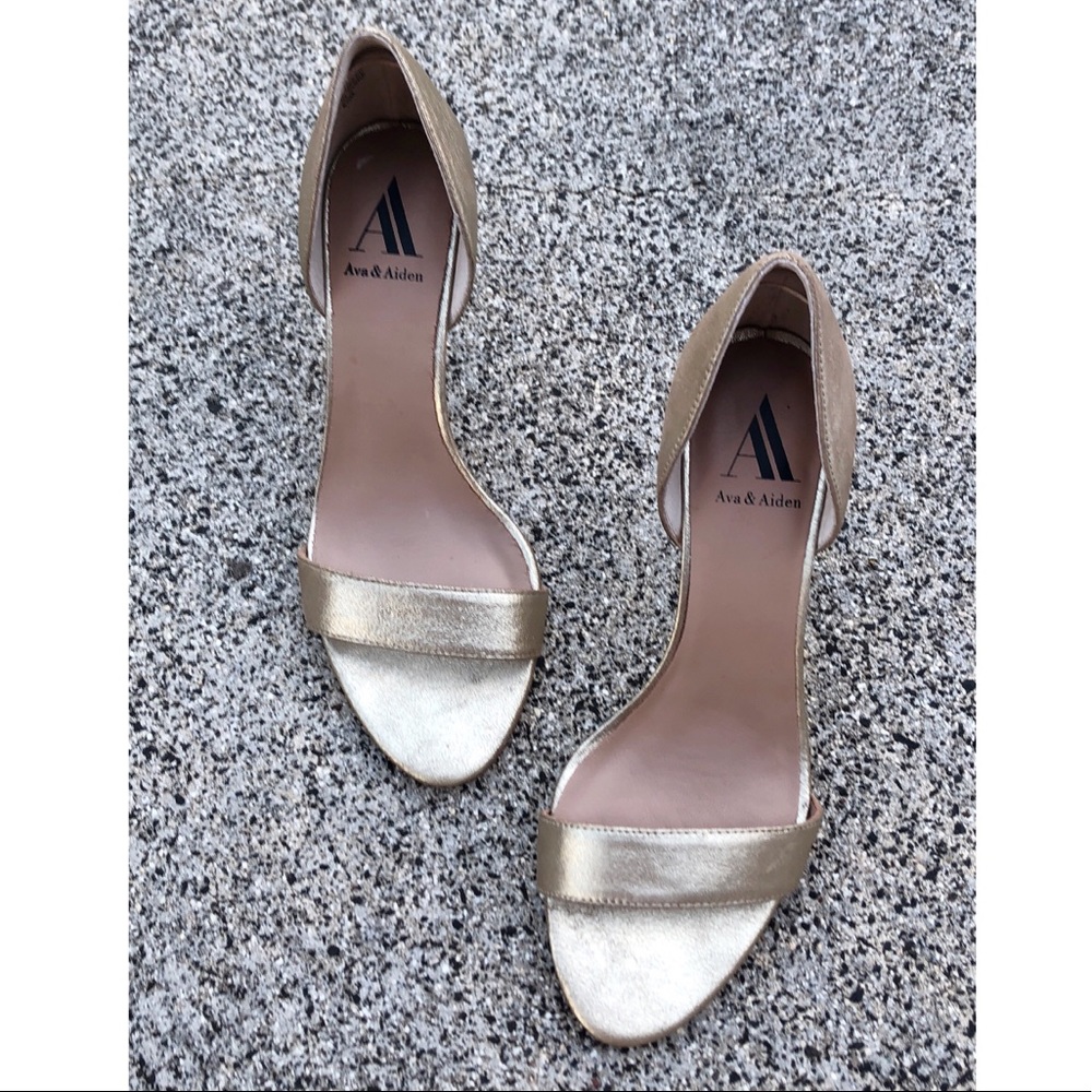 Ava & Aiden Gold Harper Pumps Size 6 1/2